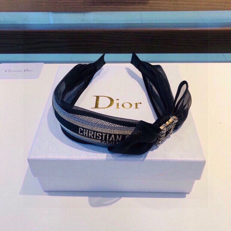 CHRISTIAN DIOR